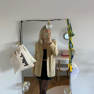 Beige kavaj  - Oversize kavaj från zara! Superfin beige färg, helt oanvänd! Storlek Xs 
