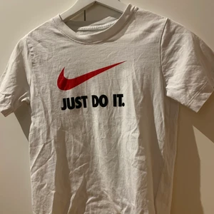 Just Do It - En t-shirt som jag inte använder. Frakten kostar 25kr 