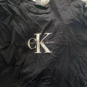 Calvin klein T-shirt  - Storlek S/M men sitter som en M. Köpt vintage.  
