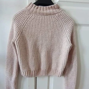 Stickad beige turtleneck tröja  -  Stickad beige turtleneck tröja storlek xs/s