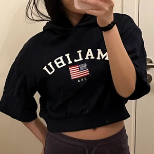 Tröja - Najs kortärmad Hoodie säljs med text på 💋💋🙌