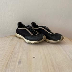 Our Legacy Poseidon Sneakers. Storlek: EU: 42. Material: Mocka, läder och canvas. Con: 5/10. 