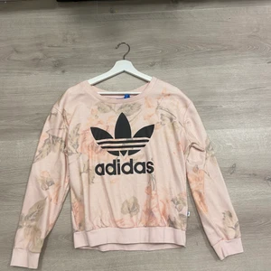 Adidasbyxor tröja  - Säljer denna Adidas tröja. Aldrig använd. 