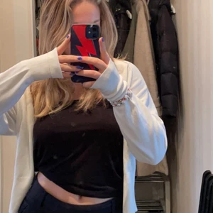 Kofta - Vit kofta från Cubus. Så skön och passar till allt!