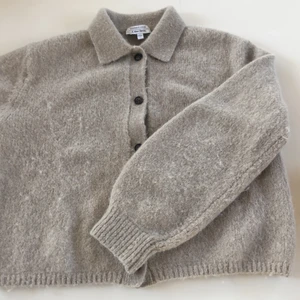 Kofta från & Other stories - Snygg kofta i bra skick använd någon gång endast! Strl M passar även en S. 