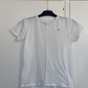 Tommy  - Säljer denna tröjan för 100kr + me frakt!