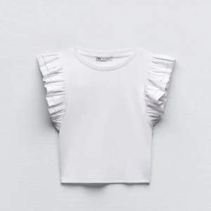 Vit volang topp - Använt en gång då den är för liten, så den är i princip helt ny!  Köparen står för fraktkostnaden