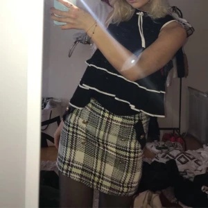 Kjol - Så snygg kjol från river island som tyvärr blivit för liten, sitter verkligen snyggt på kroppen❤️