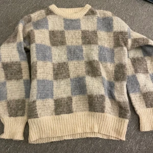 Tröja - Jätteskön tjocktröja! Knappt använd:) passar alla storlekar beroende på hur du vill att den ska sitta