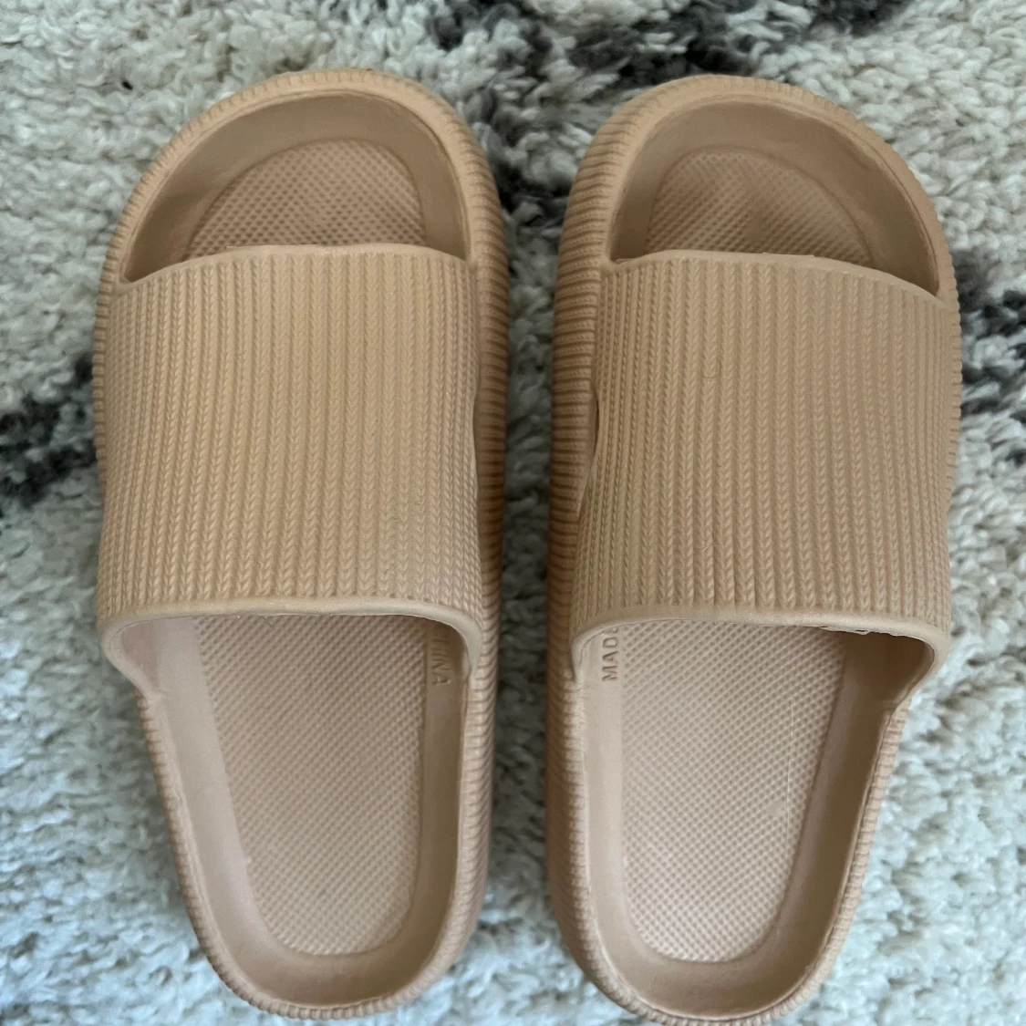 Tofflor beige strl:36-37 - 90