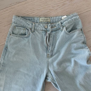 Jeans - Super fina jeans som tyvärr är lite för små för mig😇