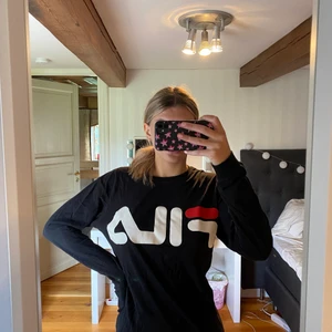 fila tröja - svart Fila tröja i storlek s, väldigt fint skick