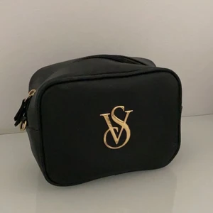 Väska från Victoria’s Secret - Axelremsväska från Victoria’s Secret