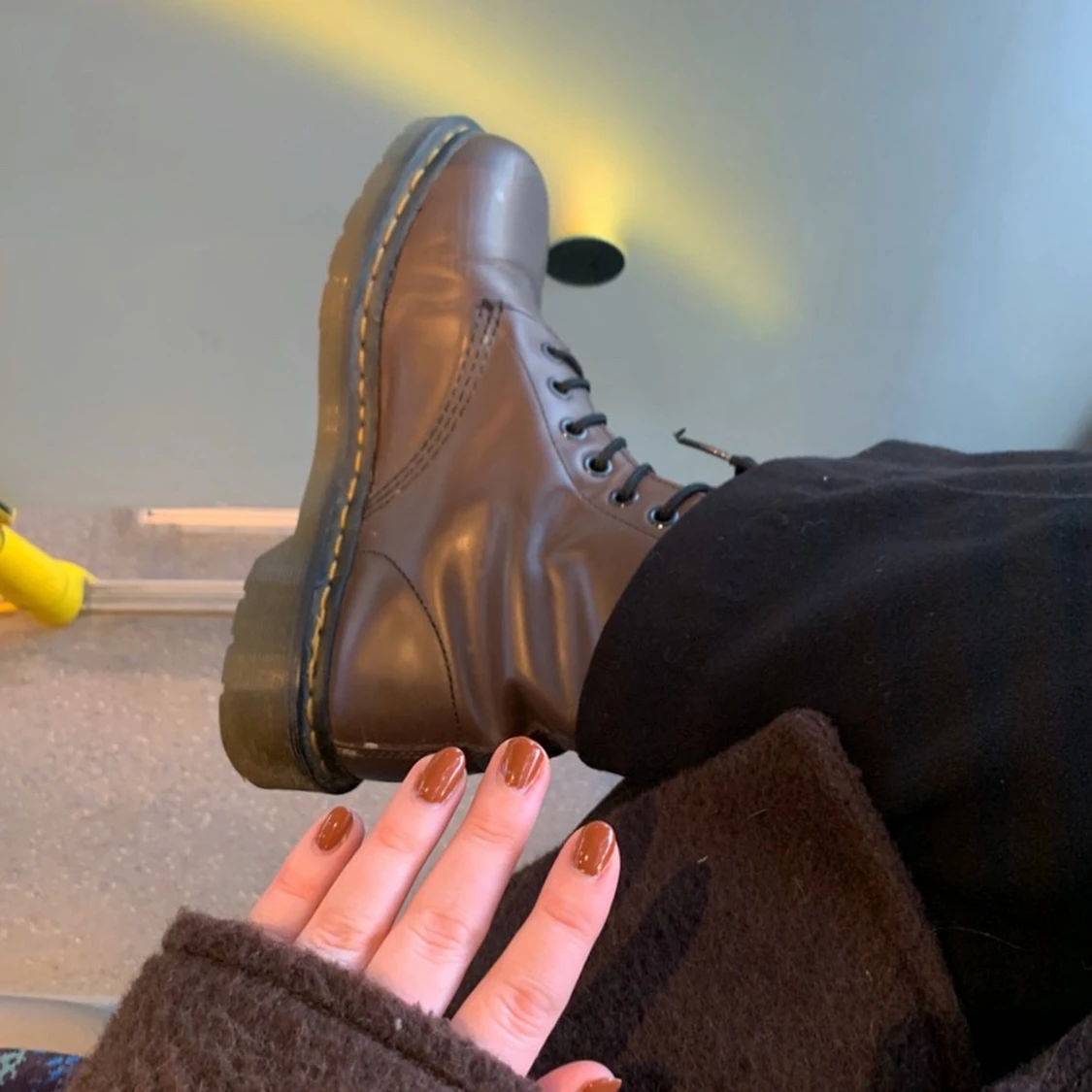 Bruna dr martens storlek 38  - 90