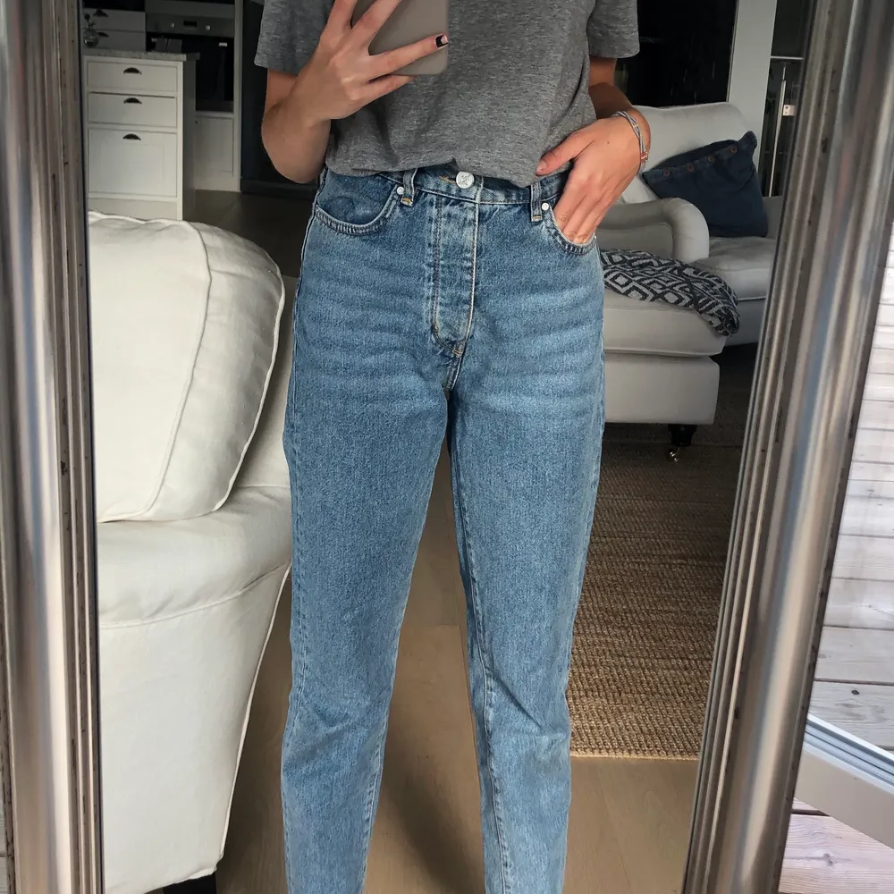 Fina mom jeans från bik bok som typ aldrig använts. Jeans & Byxor.