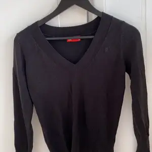 Säljer denna svarta pullovern i storlek M från edc (priset kan diskuteras)