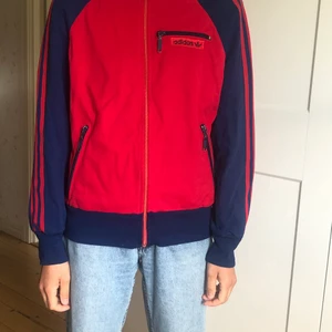 Adidas  - Retro adidasjacka storlek S. Köpare betalar frakt 🙂