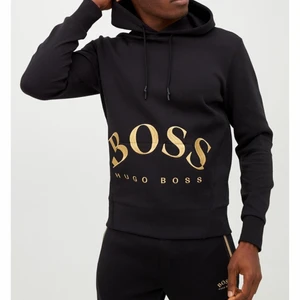 Hugo boss hoodie - Svart kofta i bra skick, pris kan diskuteras vid snabb affär