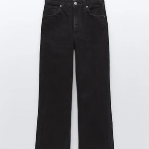 Zara Jeans - ”Jeans Wide Leg Full Length” från Zara. Helt oanvända med lappar kvar.