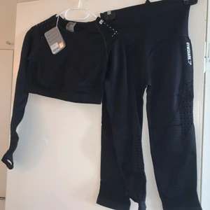 Gynshark seamless energy cropped set - Topp i storlek M, byxorna i KORT modell i storlek S.  Skickar mot betalning av porto :) (ansvarar ej för postens slarv)