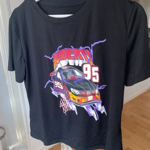 t shirt - asball tshirt, passar så bra med baggy jeans!! storlek M