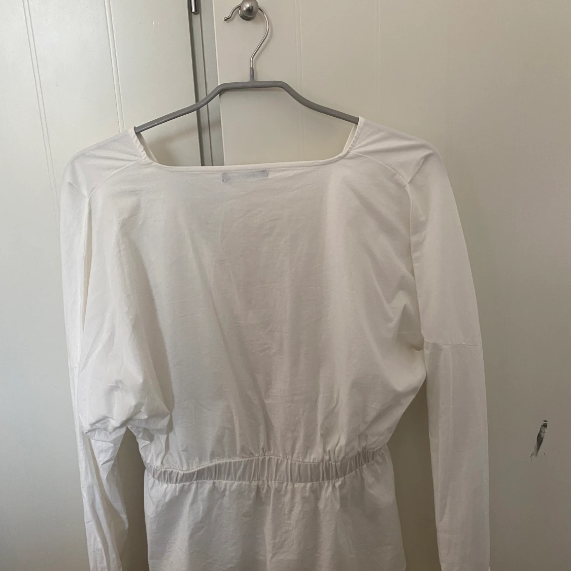 Vit blus från gina tricot i storlek 42 - 90