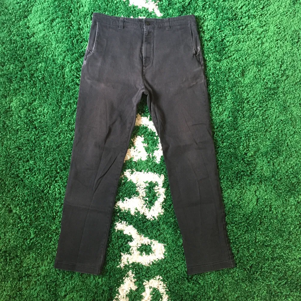 Size W31 L32. Condition 7,5/10. 150 sek / 15 €. Buyer pays the shipping cost. For more information please go visit @xhibitshop on instagram.. Jeans & Byxor.