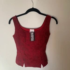 Röd topp pimkie - sååå fint linne från humana!! storlek S från gamla pimkie, säljer enbart pga kommer ej till användning så är i jättefint skick