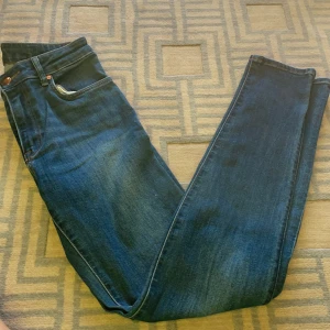 Jeans från HM - Jeans från hm i storlek 36. Knappt använda då jag inte tyckte modellen passade mig. 