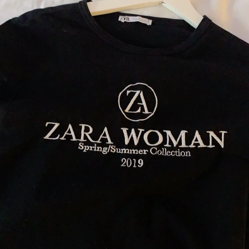 Tshirt från Zara i storlek S. Bra skick, knappt använd 🤍. T-paidat.