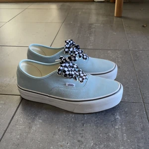 Vans ljusblå - Skorna är i gott skick. Använda en gång 