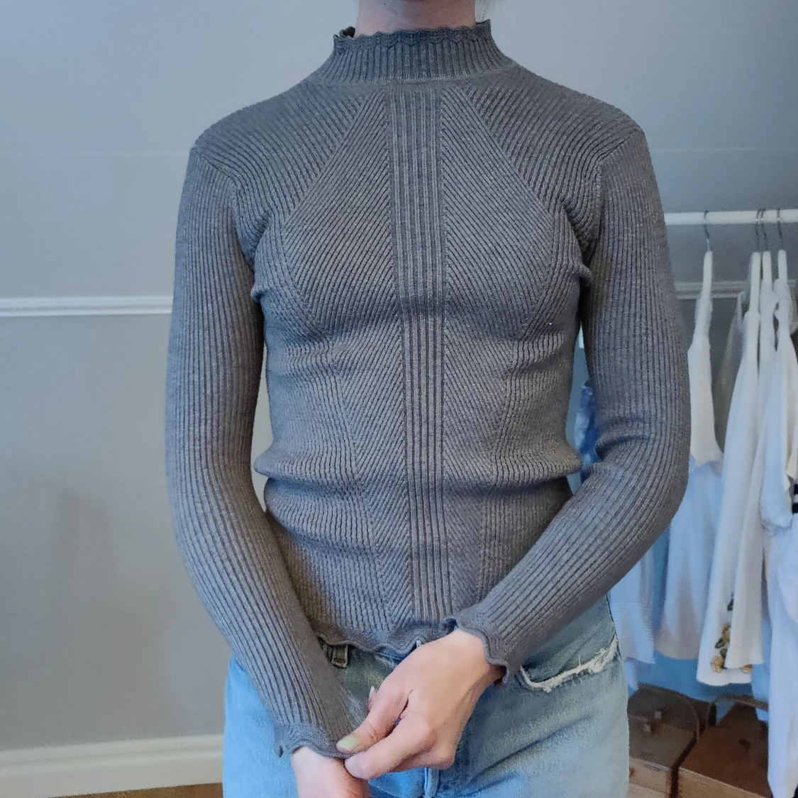 Grå långärmad tröja