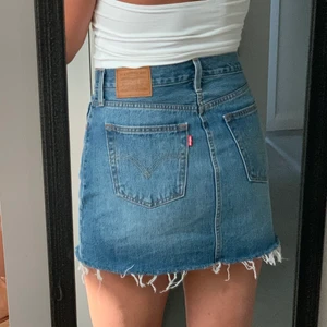 Levi’s kjol - Jeanskjol från Levi’s, aldrig använd💙