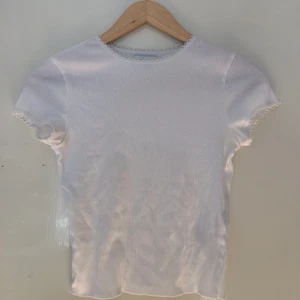 Topp - Söt babytee från topshop som knappt använts, passar xs-s!!