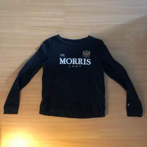 Mörkblå Morris tröja i bra skick som ej kommer till användning 💙