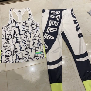 Stella mccartney X adidas - stella mccartney X adidas träningsset, storlekar ser nu på bilderna å skriv för fler bilder💓💓