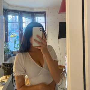 Söt somrig topp - Säljer min söta somriga topp från Gina pga den har blivit för liten🥺 