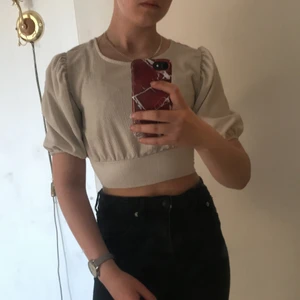 80kr - Top/ tröja  från hm Divaded i storleken xs, sällan använd mest bara provad 80kr + frakt 24 kr☺️