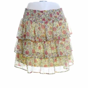 Kjol  - Snygg kjol! Använd en gång, pris kan diskuteras 