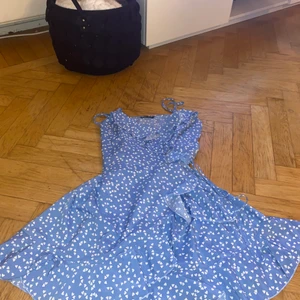 Klänning  - Använd en gång, ganska kort