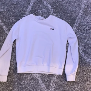 Fila tröja, storlek S - Bra skick, inte använd mycket, säljer den för att jag inte använder den längre 