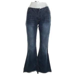 Snygga bootcut brallor - Så snygga byxor från märket fishbone!!! De är för små för mig tyvärr :( Kan inte skicka bilder med dem på för får inte på mig dem. Skulle säga att de passar någon som har 25 - 27 