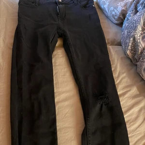 Jeans från NewYorker - Säljer dessa oanvända jeans från NewYorker.