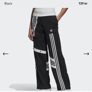Adidas originals pants - Säljer dessa skiiitsnygga adidas byxor då jag ej använder dom! Storlek 34. Frakt tillkommer på 66kr skickar spårbart 