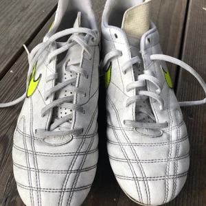 Nike fotbollsskor  - Någorlunda fina fotbollsskor i relativt ok skick.🙃