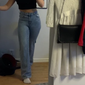 Vida jeans - Säljer dessa supersnygga jeans som har den PERFEKTA passformen!! Men.. dom har tyvärr blivit för små. Hoppas dom får hitta ett nytt hem!