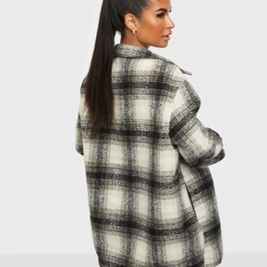 Jacka  - Storlek M , använd 1 gång 