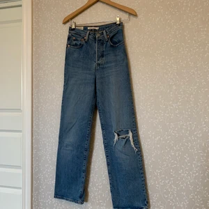 Levis jeans  - Levis jeans i modellen ”Ribcage straight” storlek W25 L30. Jeansen är stretchiga. Pris går att förhandla!