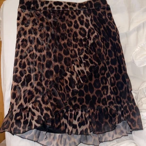 Leo kjol - Leo kjol från Nelly, strl XS. Knappt använd. 