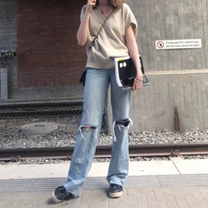 Zara jeans  - Säljer mina blåa 90s full length då de inte kommer till användning längre 💞